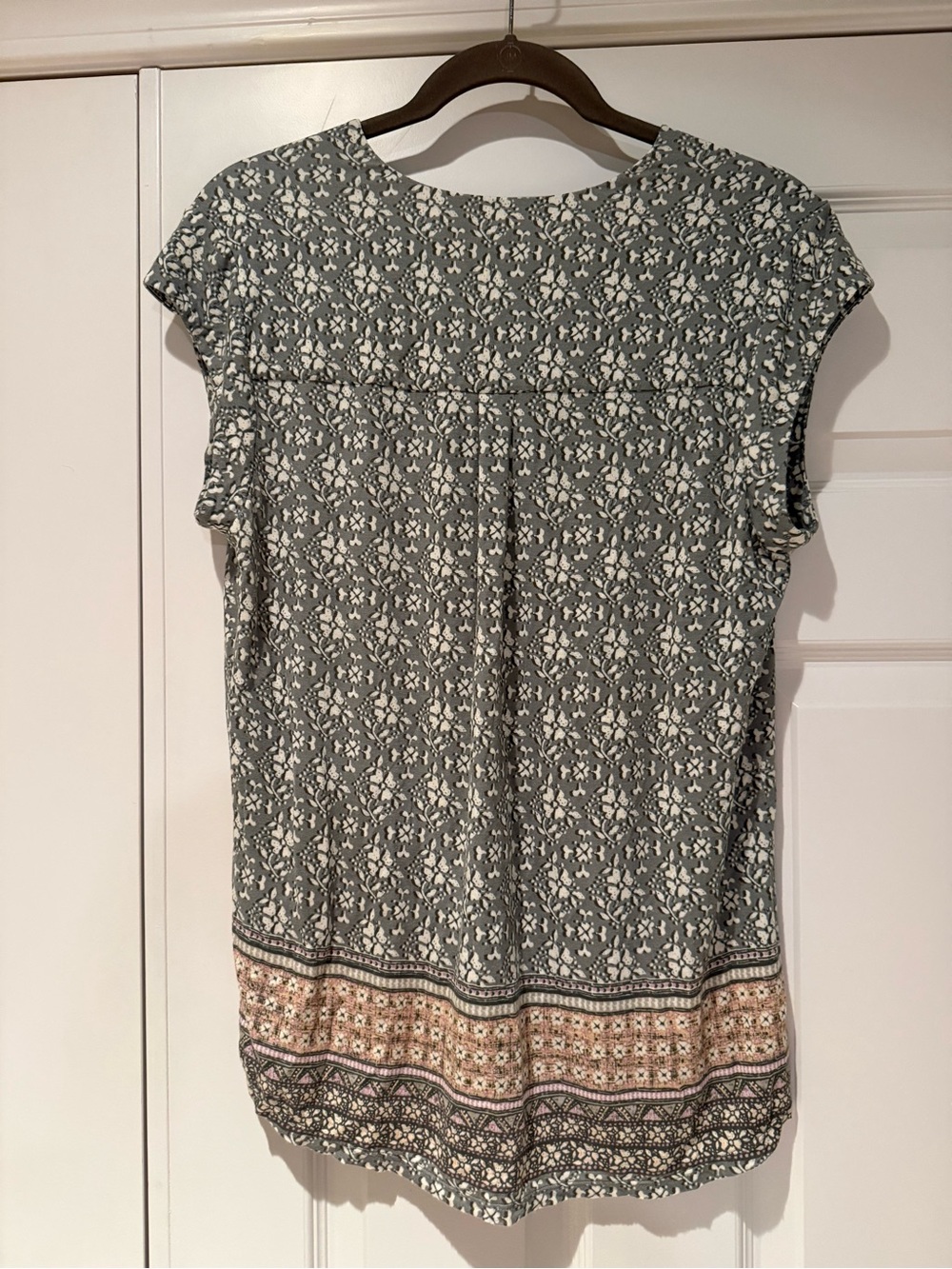 Gray & Pink Patterned Cap Sleeve Top - Picture 2 of 3